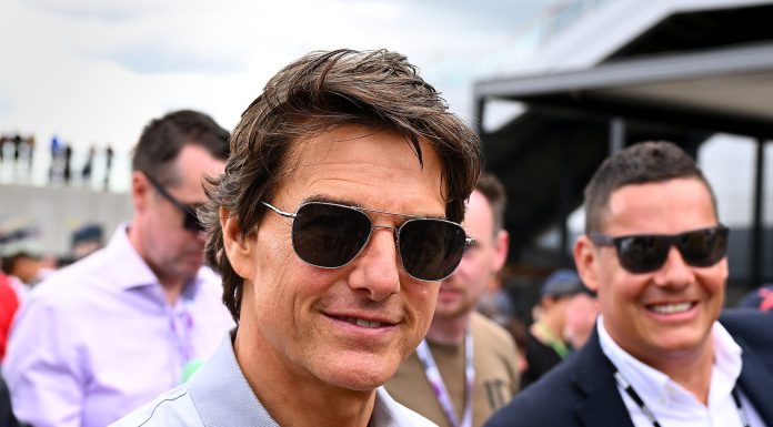 Tom Cruise thanked fans for making ‘Top Gun: Maverick’ a billion dollar box office hit by parachuting from a plane tom-cruise-thanked-fans-for-making-‘top-gun:-maverick’-a-billion-dollar-box-office-hit-by-parachuting-from-a-plane