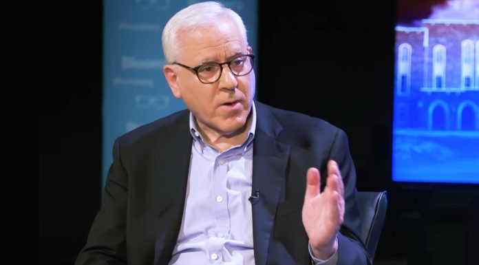 Billionaire David Rubenstein Says Recession Is Likely, but Stays Heavily Invested in These 2 Stocks billionaire-david-rubenstein-says-recession-is-likely,-but-stays-heavily-invested-in-these-2-stocks