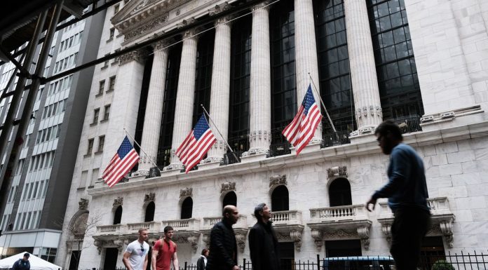 Dow ends nearly 350 points lower after strong economic data, bearish comments by David Tepper fuel worry about rate hikes dow-ends-nearly-350-points-lower-after-strong-economic-data,-bearish-comments-by-david-tepper-fuel-worry-about-rate-hikes