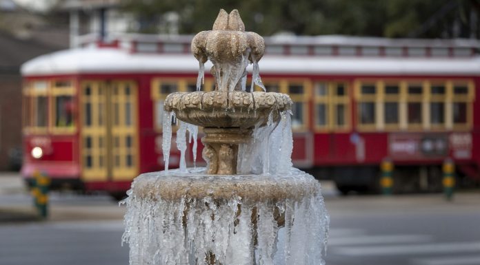 Winter storm leads to at least 12 U.S. deaths, poses ‘potentially life-threatening hazard’ for stranded travelers winter-storm-leads-to-at-least-12-us.-deaths,-poses-‘potentially-life-threatening-hazard’-for-stranded-travelers