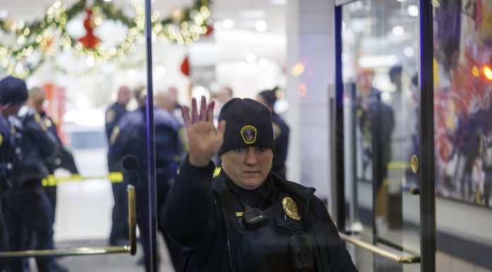 Mall of America shooting leaves teenager dead at Nordstrom: Police mall-of-america-shooting-leaves-teenager-dead-at-nordstrom:-police
