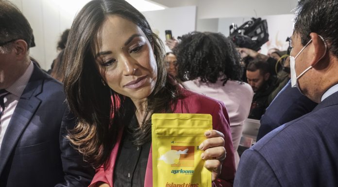 New Yorkers flock to the city’s first legal marijuana dispensary new-yorkers-flock-to-the-city’s-first-legal-marijuana-dispensary