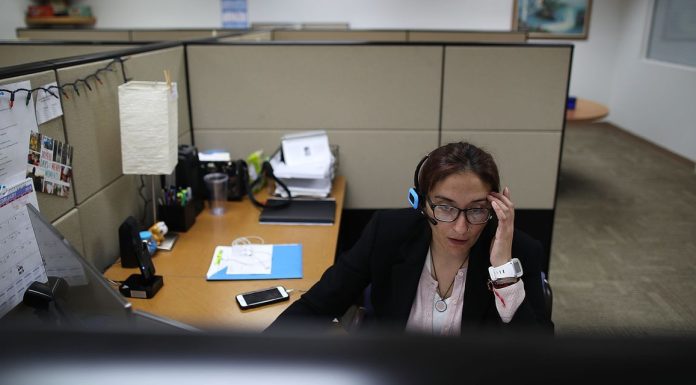 Is this a good — or bad — time for me to ask for a raise? The job market is strong, but layoffs are on the rise is-this-a-good-—-or-bad-—-time-for-me-to-ask-for-a-raise?-the-job-market-is-strong,-but-layoffs-are-on-the-rise