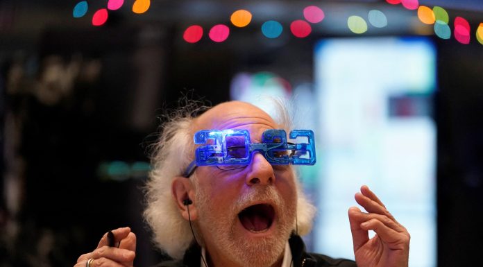 Wall Street cheers a ‘Goldilocks’ jobs report that points toward the economy avoiding a recession wall-street-cheers-a-‘goldilocks’-jobs-report-that-points-toward-the-economy-avoiding-a-recession