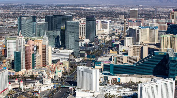 Las Vegas visitors pay too much for hotel rooms because big resorts use ‘under-the-table deals’ to jack up prices, lawsuit says las-vegas-visitors-pay-too-much-for-hotel-rooms-because-big-resorts-use-‘under-the-table-deals’-to-jack-up-prices,-lawsuit-says