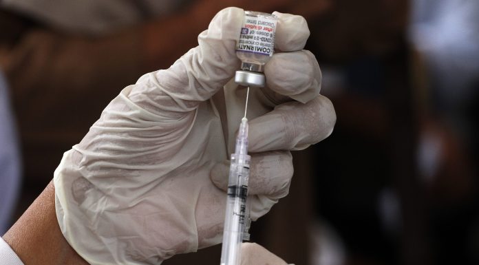 FDA pushes to make COVID-19 vaccinations easier. At the top of the list: One annual booster instead of two fda-pushes-to-make-covid-19-vaccinations-easier.-at-the-top-of-the-list:-one-annual-booster-instead-of-two