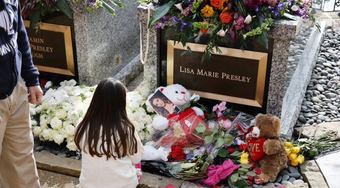 Just days after Lisa Marie Presley’s burial, the legal maneuvering for her estate has already begun just-days-after-lisa-marie-presley’s-burial,-the-legal-maneuvering-for-her-estate-has-already-begun