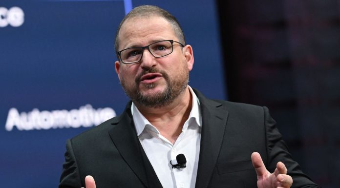 Qualcomm Earnings Could Disappoint. Smartphone Demand Could Be Why. qualcomm-earnings-could-disappoint-smartphone-demand-could-be-why.