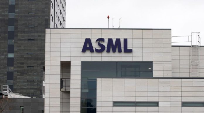 ASML Says Ex-Employee in China Misappropriated Chip Data asml-says-ex-employee-in-china-misappropriated-chip-data