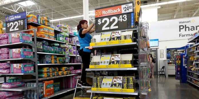 walmart-posts-strong-sales,-earnings-as-shoppers-look-for-discounts
