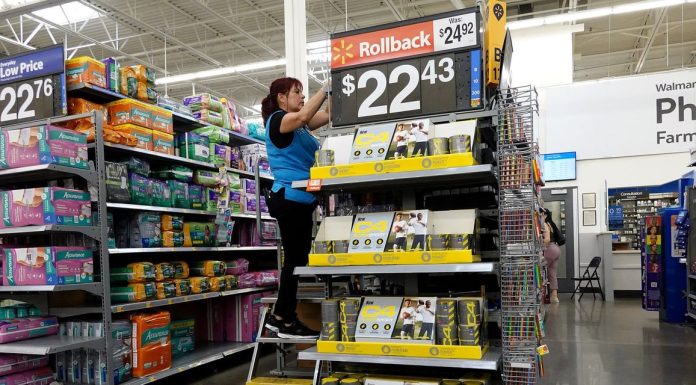 Walmart Posts Strong Sales, Earnings as Shoppers Look for Discounts walmart-posts-strong-sales,-earnings-as-shoppers-look-for-discounts
