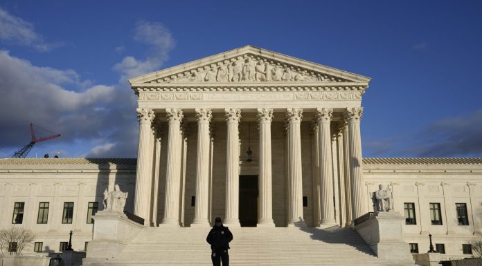 Supreme Court okays overtime pay for $200,000-a-year employee under law meant to protect blue-collar workers supreme-court-okays-overtime-pay-for-$200,000-a-year-employee-under-law-meant-to-protect-blue-collar-workers
