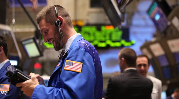 Stock market news today: Stocks gain, 10-year yield hovers around 4% stock-market-news-today:-stocks-gain,-10-year-yield-hovers-around-4%