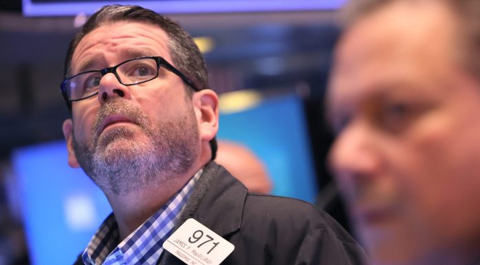‘What we’re seeing is an investor bank run’: Wall Street shaken by wave of trading halts as record drops rock regional lenders ‘what-we’re-seeing-is-an-investor-bank-run’:-wall-street-shaken-by-wave-of-trading-halts-as-record-drops-rock-regional-lenders