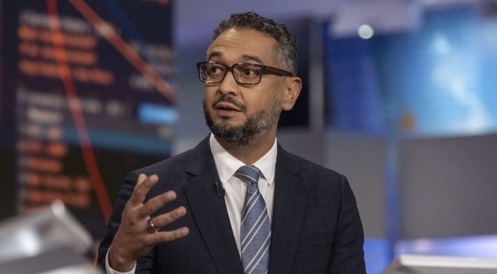 Illumina CEO Francis deSouza Resigns Amid Regulatory Hurdles, Proxy Fight illumina-ceo-francis-desouza-resigns-amid-regulatory-hurdles,-proxy-fight