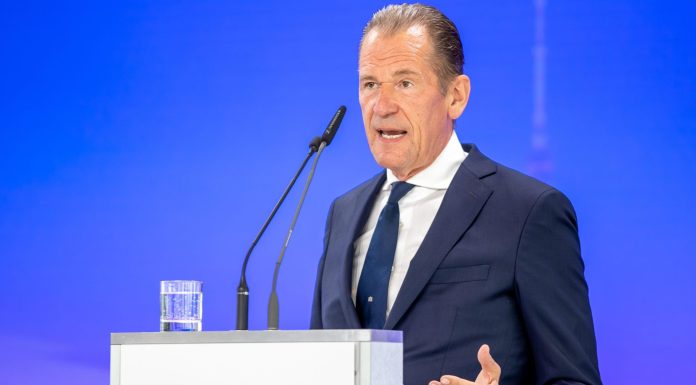 German media mogul who’s friends with Elon Musk is sacking 20% of the newsroom at his leading tabloid and replacing workers with A.I. german-media-mogul-who’s-friends-with-elon-musk-is-sacking-20%-of-the-newsroom-at-his-leading-tabloid-and-replacing-workers-with-ai.