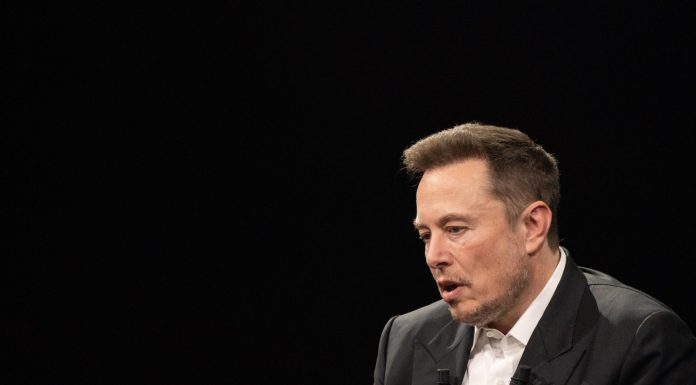 Elon Musk admits Twitter has ‘negative cash flow’ due to roughly 50% drop in ad revenue, heavy debt load elon-musk-admits-twitter-has-‘negative-cash-flow’-due-to-roughly-50%-drop-in-ad-revenue,-heavy-debt-load