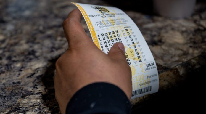 Winning Tuesday’s $1 billion Mega Million jackpot comes with a huge decision: Take a lump sum payout or an annuity winning-tuesday’s-$1-billion-mega-million-jackpot-comes-with-a-huge-decision:-take-a-lump-sum-payout-or-an-annuity