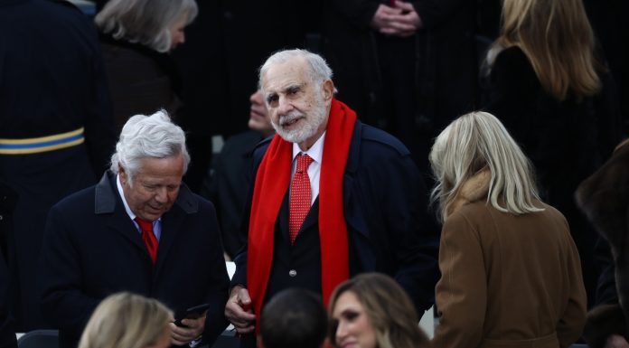 Famed activist investor Carl Icahn promises a ‘reset’ as his company’s shares plunge as much as 37% famed-activist-investor-carl-icahn-promises-a-‘reset’-as-his-company’s-shares-plunge-as-much-as-37%