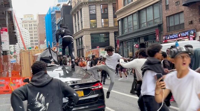 NYPD confronts ‘chaotic scene’ in Manhattan as Twitch personality’s gaming gear giveaway gets out of hand nypd-confronts-‘chaotic-scene’-in-manhattan-as-twitch-personality’s-gaming-gear-giveaway-gets-out-of-hand