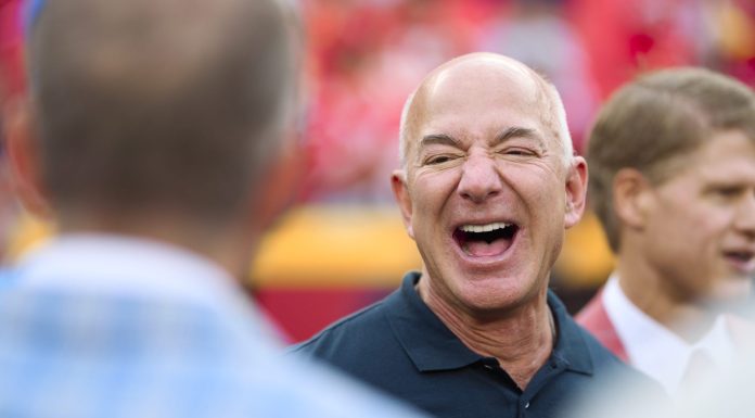 Jeff Bezos just bought a $68 million mansion on an island near Miami known as ‘Billionaire Bunker’ where the super wealthy rub shoulders jeff-bezos-just-bought-a-$68-million-mansion-on-an-island-near-miami-known-as-‘billionaire-bunker’-where-the-super-wealthy-rub-shoulders
