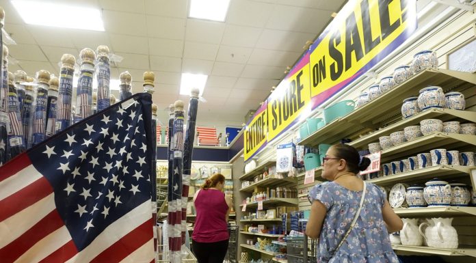 Workers at bankrupt retail chain were promised a bonus to show up during its liquidation sale. But now they won’t be paid workers-at-bankrupt-retail-chain-were-promised-a-bonus-to-show-up-during-its-liquidation-sale.-but-now-they-won’t-be-paid