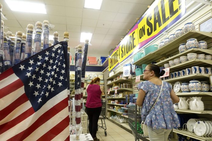 workers-at-bankrupt-retail-chain-were-promised-a-bonus-to-show-up-during-its-liquidation-sale.-but-now-they-won’t-be-paid