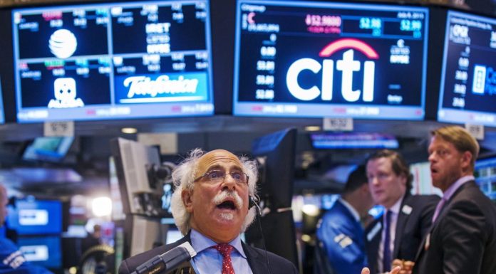 Stocks are approaching a perfect buy-the-dip opportunity as the S&P 500 faces August rout, Fundstrat says stocks-are-approaching-a-perfect-buy-the-dip-opportunity-as-the-s&p-500-faces-august-rout,-fundstrat-says