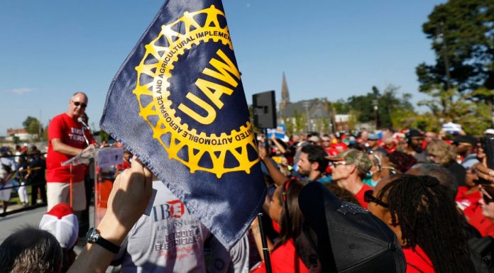 UAW Bends on Wage Demands as Talks Progress in Detroit uaw-bends-on-wage-demands-as-talks-progress-in-detroit