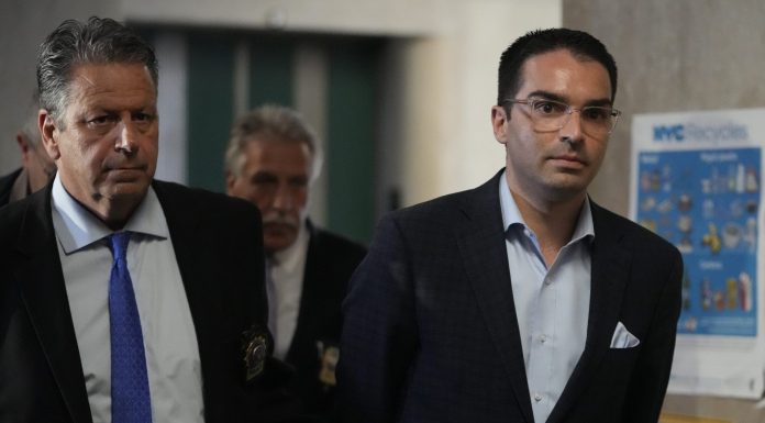 NYC’s former buildings boss arrested on charges of accepting bribes and providing access to Mayor Eric Adams, other pols nyc’s-former-buildings-boss-arrested-on-charges-of-accepting-bribes-and-providing-access-to-mayor-eric-adams,-other-pols