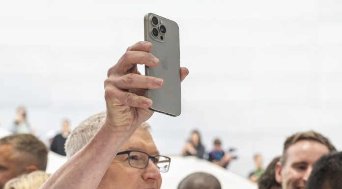 Some Apple iPhone 15 Pro owners complain their new devices get too hot to touch while gaming or video chatting: ‘It’s burning up’ some-apple-iphone-15-pro-owners-complain-their-new-devices-get-too-hot-to-touch-while-gaming-or-video-chatting:-‘it’s-burning-up’