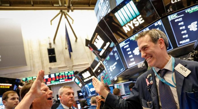 The S&P 500 is headed for a new all-time high in 2024 as the Fed pivots and stocks enter a Goldilocks no-recession scenario, JPMorgan wealth strategist says the-s&p-500-is-headed-for-a-new-all-time-high-in-2024-as-the-fed-pivots-and-stocks-enter-a-goldilocks-no-recession-scenario,-jpmorgan-wealth-strategist-says