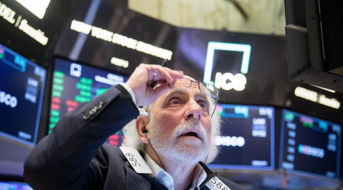 Dow plunges 430 points as yields surge to levels not seen since 2007 and slam US stocks dow-plunges-430-points-as-yields-surge-to-levels-not-seen-since-2007-and-slam-us-stocks
