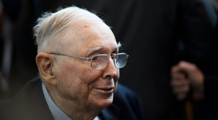 Warren Buffett lieutenant Charlie Munger gives $40 million in stock to Southern California museum warren-buffett-lieutenant-charlie-munger-gives-$40-million-in-stock-to-southern-california-museum