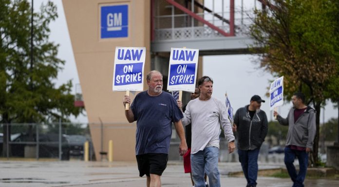 The same day GM posted a $3 billion quarterly profit, 5,000 more workers walked off the job the-same-day-gm-posted-a-$3-billion-quarterly-profit,-5,000-more-workers-walked-off-the-job