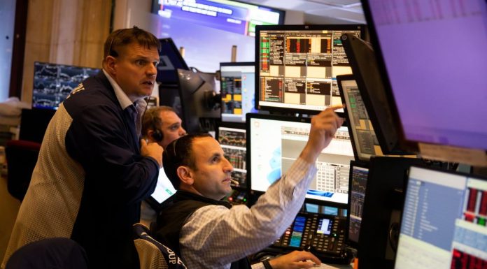 Wall Street’s biggest bull lowers S&P 500 target wall-street’s-biggest-bull-lowers-s&p-500-target