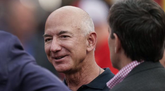 Jeff Bezos says leaving Seattle for Miami is ‘exciting’ but also ‘an emotional decision’ jeff-bezos-says-leaving-seattle-for-miami-is-‘exciting’-but-also-‘an-emotional-decision’