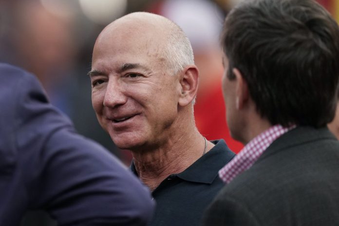 jeff-bezos-says-leaving-seattle-for-miami-is-‘exciting’-but-also-‘an-emotional-decision’