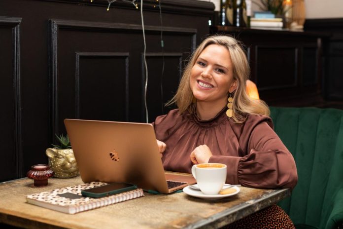 meet-the-women-ditching-the-corporate-rat-race-to-become-‘snail-girls’-with-‘lazy-girl-jobs’:-‘i-live-like-i’m-retired,-which-is-what-everyone-is-working-so-hard-to-do-anyway’