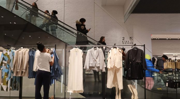 Retailers are reversing generous returns policies which cost a staggering $817 billion last year–but consumers still expect easy returns as they plan their holiday shopping retailers-are-reversing-generous-returns-policies-which-cost-a-staggering-$817-billion-last-year–but-consumers-still-expect-easy-returns-as-they-plan-their-holiday-shopping