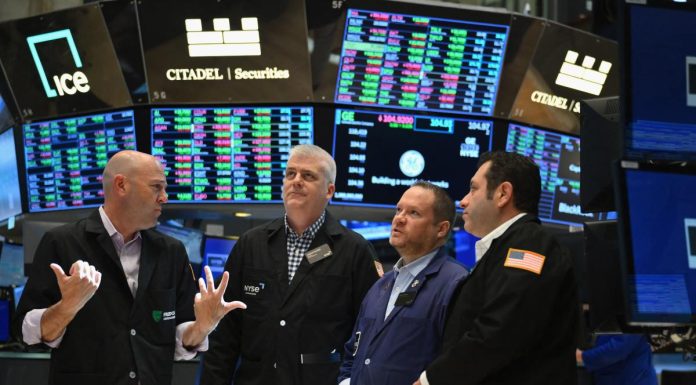 The S&P 500 will trade near its all-time high before a recession drags it down again in a topsy-turvy 2024, Société Générale says the-s&p-500-will-trade-near-its-all-time-high-before-a-recession-drags-it-down-again-in-a-topsy-turvy-2024,-societe-generale-says