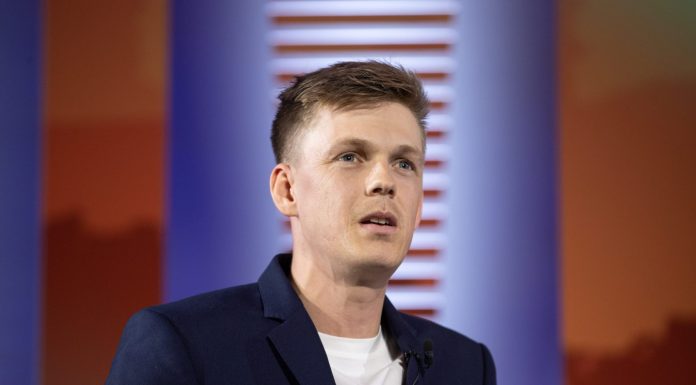 Social media belongs to pro creators and AI influencers. It’s no longer ‘for our high school friends or your prom date from 7 years ago,’ says tech investor social-media-belongs-to-pro-creators-and-ai-influencers.-it’s-no-longer-‘for-our-high-school-friends-or-your-prom-date-from-7-years-ago,’-says-tech-investor