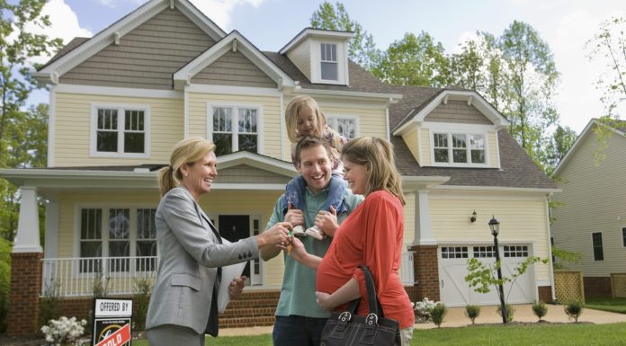 There’s a flicker of life in the housing market as average mortgage payments plummet nearly $400 over 2 months and buyers start to stir again, Redfin says there’s-a-flicker-of-life-in-the-housing-market-as-average-mortgage-payments-plummet-nearly-$400-over-2-months-and-buyers-start-to-stir-again,-redfin-says