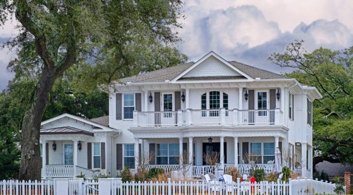 Luxury home prices are hitting all-time highs, too, and all-cash bids are driving up the market, Redfin finds luxury-home-prices-are-hitting-all-time-highs,-too,-and-all-cash-bids-are-driving-up-the-market,-redfin-finds