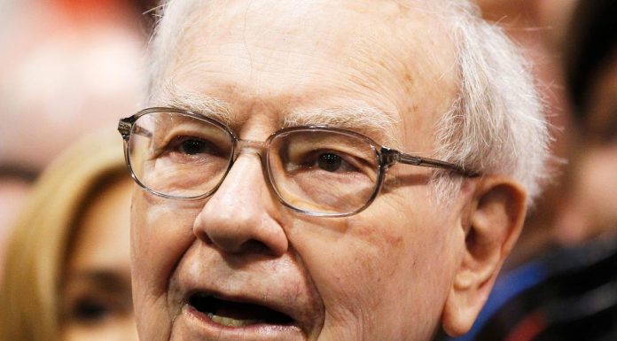 Warren Buffett’s favorite market gauge hit a 2-year high, signaling stocks are heavily overvalued and could crash warren-buffett’s-favorite-market-gauge-hit-a-2-year-high,-signaling-stocks-are-heavily-overvalued-and-could-crash