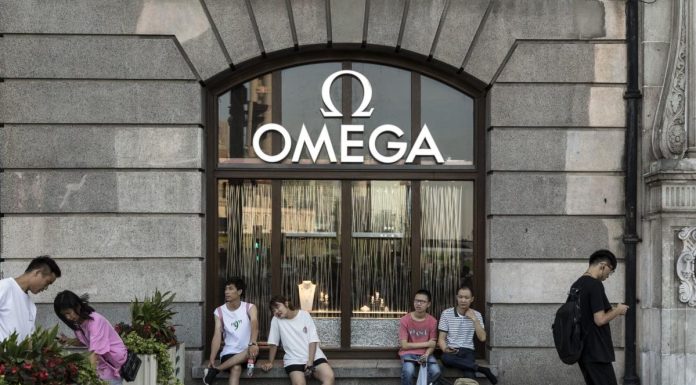 Swatch Shares Plunge as Profit Falls 70% on China Weakness swatch-shares-plunge-as-profit-falls-70%-on-china-weakness
