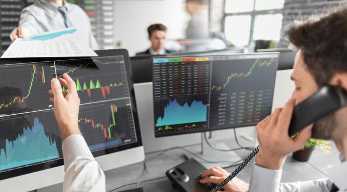 2 Key Indicators Are Flashing That Could Point to a Major Stock Market Move 2-key-indicators-are-flashing-that-could-point-to-a-major-stock-market-move