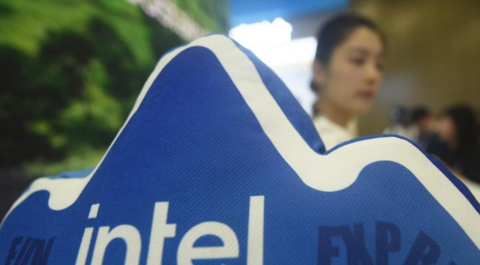 Intel’s Sales Slump Threatens Biggest Share Drop in 24 Years intel’s-sales-slump-threatens-biggest-share-drop-in-24-years