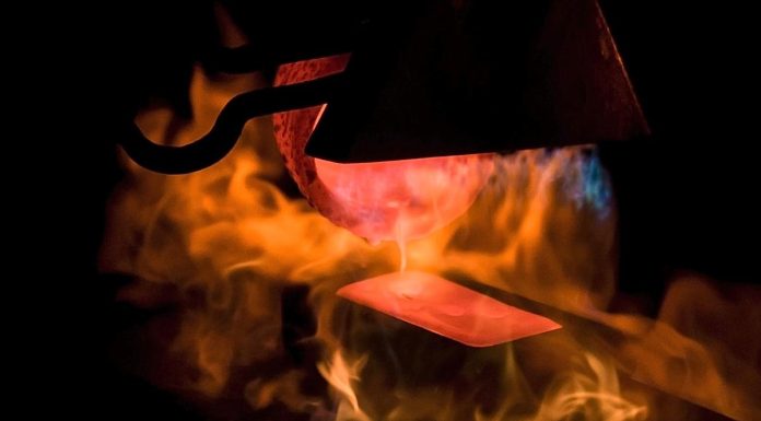 Gold Holds as Traders Weigh Inflation Warning, Middle East Risks gold-holds-as-traders-weigh-inflation-warning,-middle-east-risks